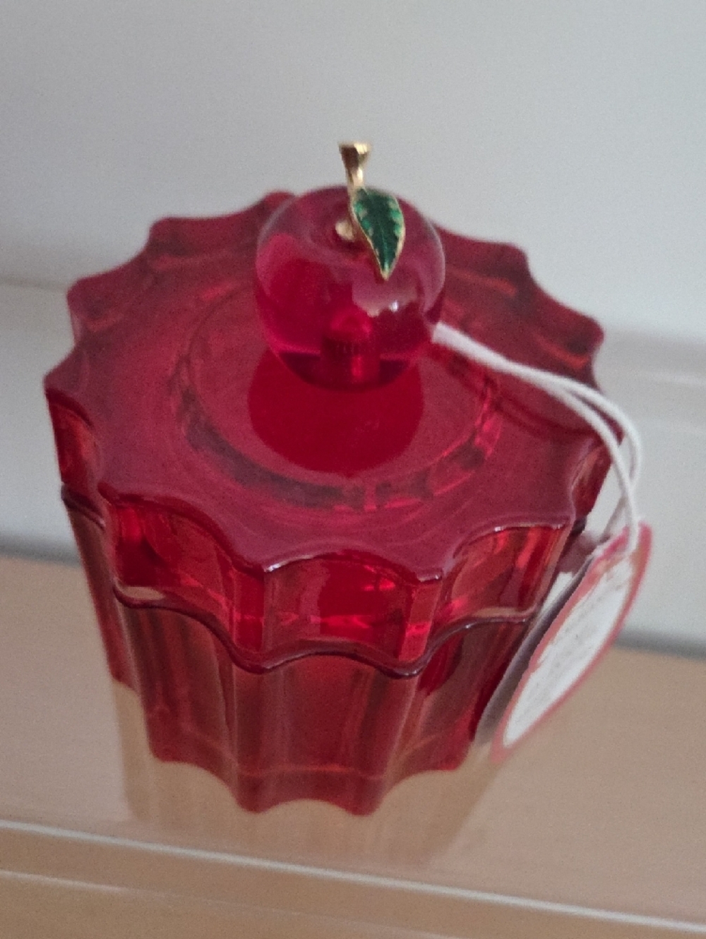 Enchanté Red Apple Glass Candle Jar Soy Blend...beautiful Design - Picture 4 of 5